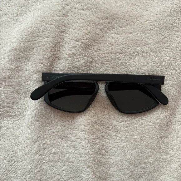 Saint Laurent Matte Black Sunglasses GV 7125/S - Picture 2 of 9